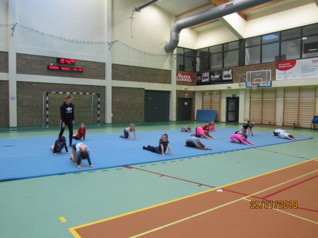 akrobat 8
